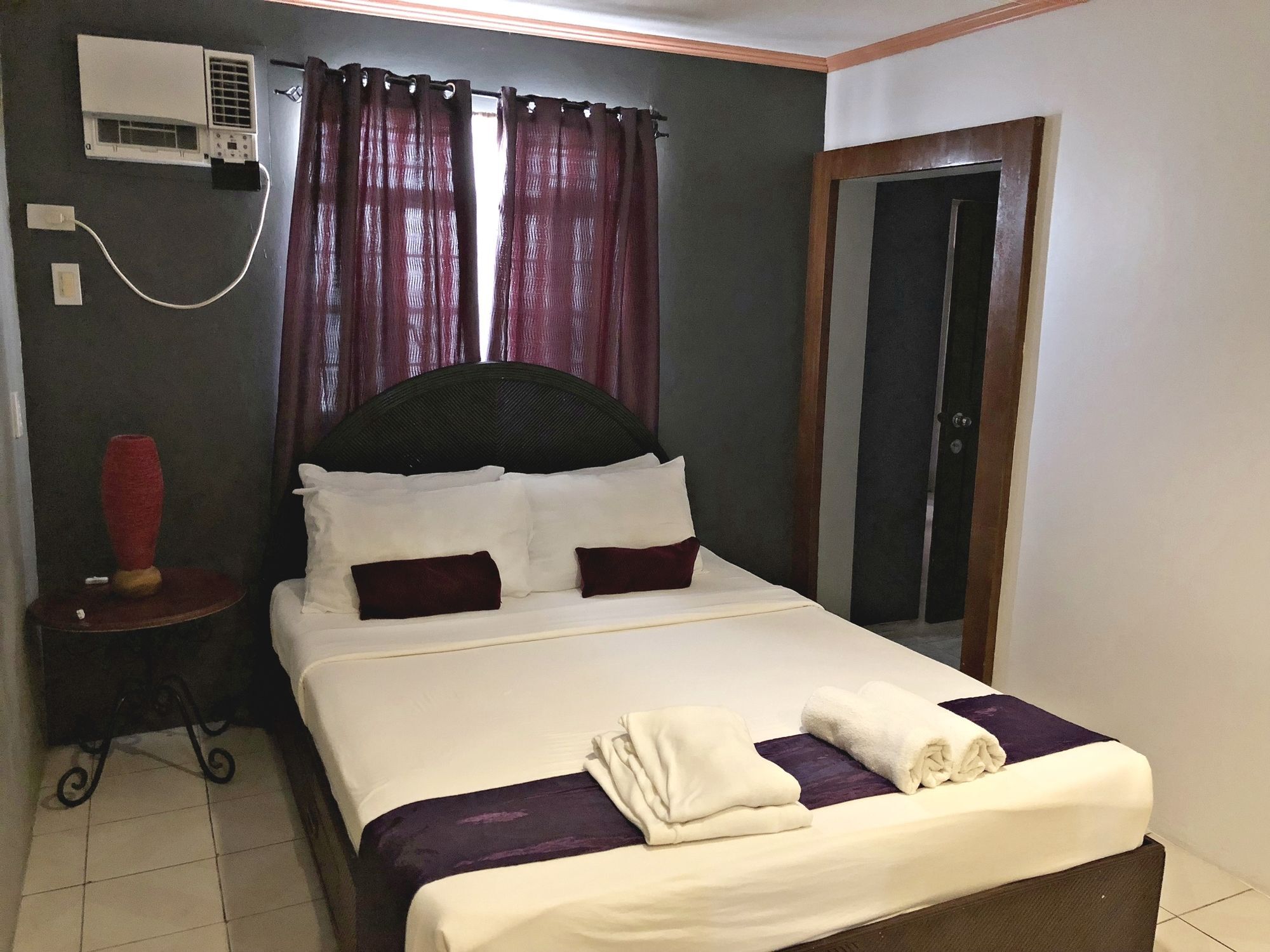 Daj Suites Boutique Hotel Тагайтай Экстерьер фото