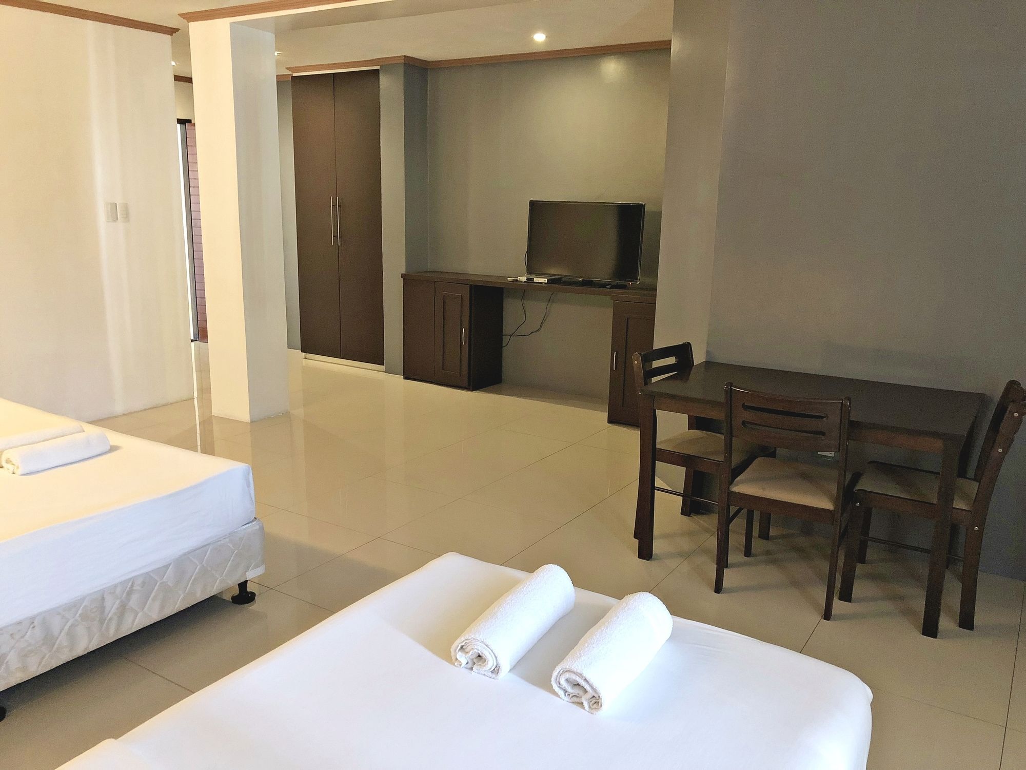 Daj Suites Boutique Hotel Тагайтай Экстерьер фото