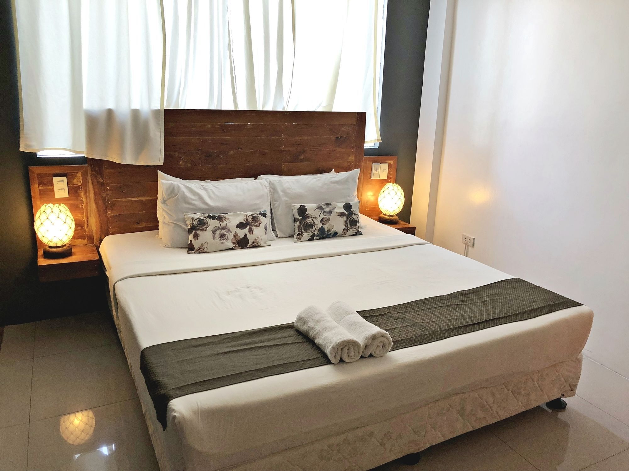 Daj Suites Boutique Hotel Тагайтай Экстерьер фото
