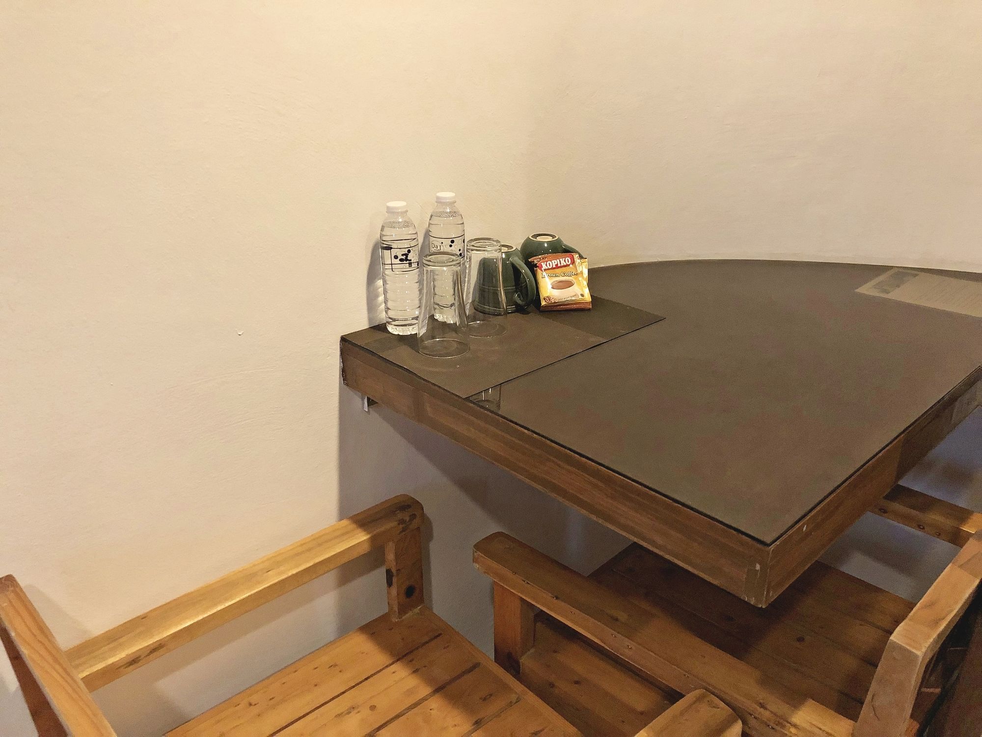 Daj Suites Boutique Hotel Тагайтай Экстерьер фото