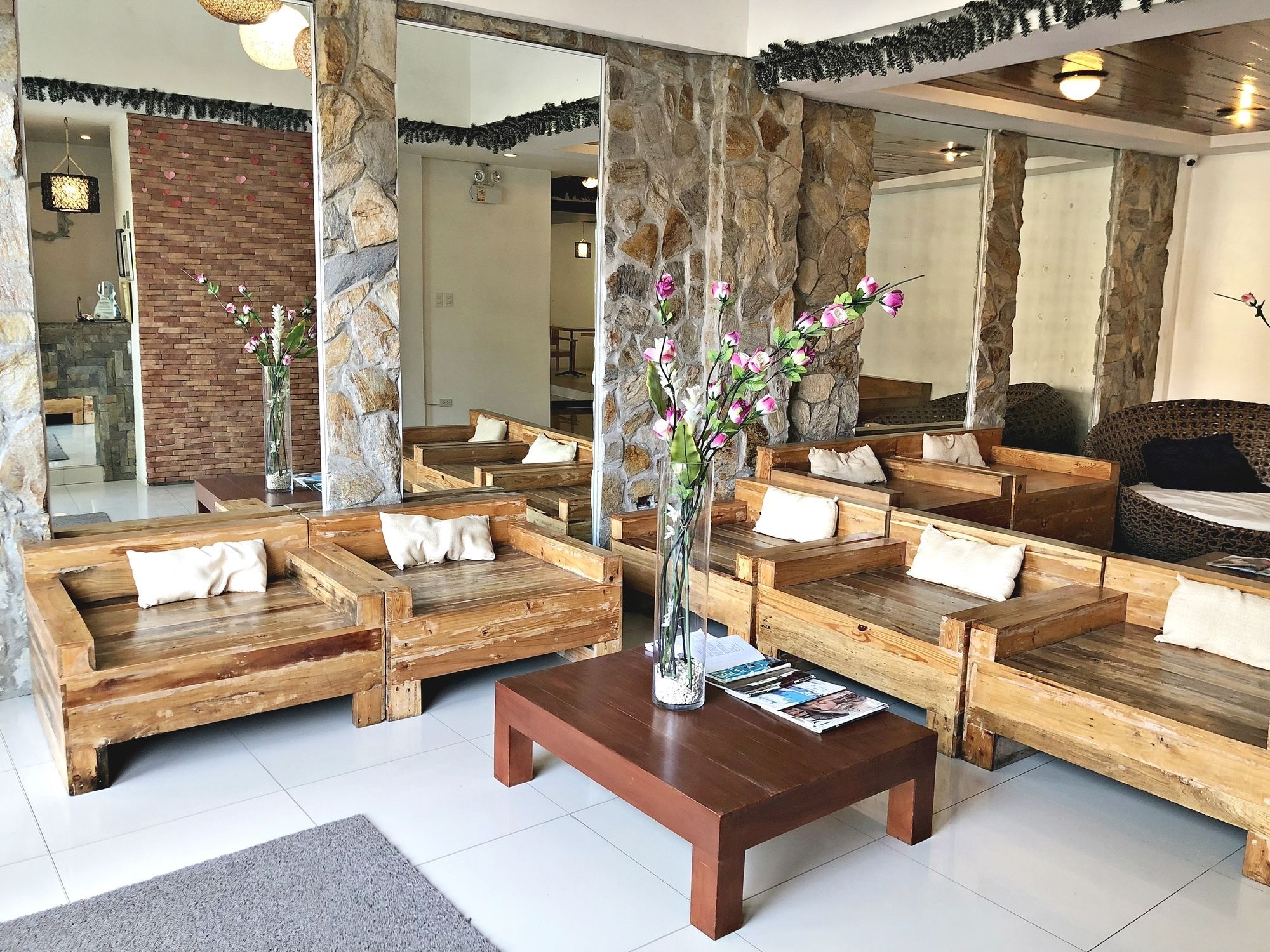 Daj Suites Boutique Hotel Тагайтай Экстерьер фото