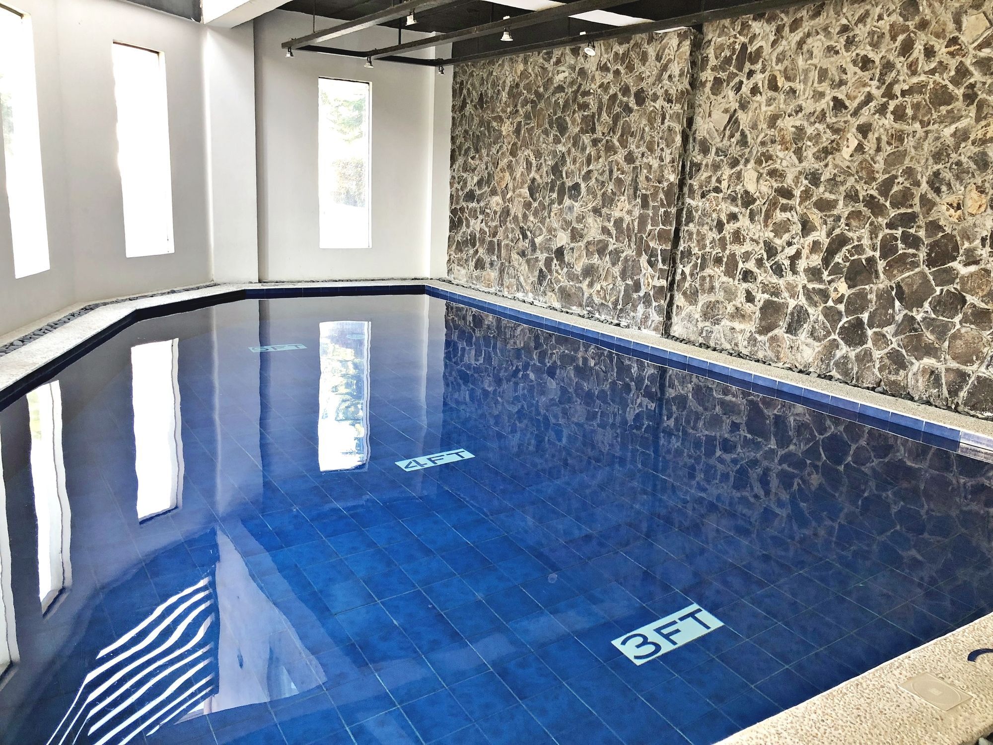 Daj Suites Boutique Hotel Тагайтай Экстерьер фото